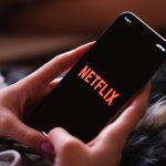 Guia Netflix: As Melhores Séries Originais e Filmes de Terror Aclamados Para Assistir
